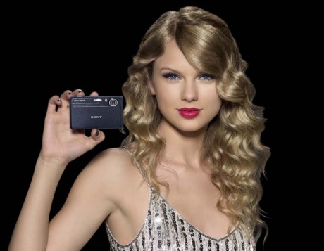 Taylor_Swift_w._Sony_TX7_lg