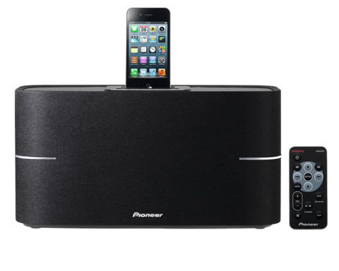 BTS3 kan dokke iPhone og iPod, og dessuten fjernstyres.