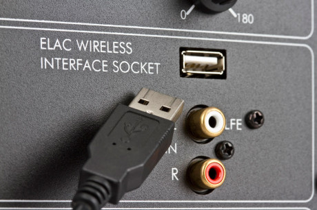 ELAC_SUB-2030_Silk-Matt-Black_ELAC-Wireless-Set-Stereo_Receiver_Details_20111102_cGW__MG_9559_RGB-8bit-comp