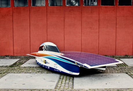 Nuon Solar Team var først i mål i Challenger-serien med bilen Nuna7, og hadde tilbakelagt sine 3020 kilometer kl 10.03 lokal tid torsdag.
