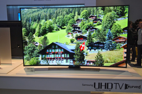 Samsung nye UD9005 modeller får en buet form.