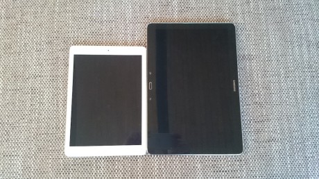 Her vises iPad Air side ved side med Samsung Galaxy NotePRO 12.2. Størrelsesforskjellen er til å ta og føle på!