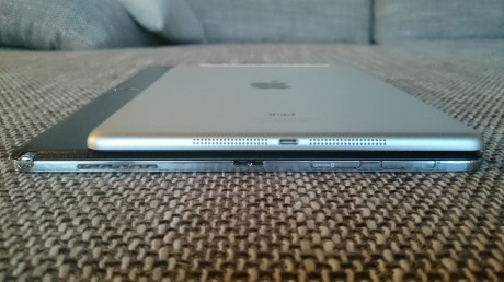 Med sine 7,95 mm er Galaxy NotePRO 12.2 nesten like tynn som iPad Air (7,5 mm).