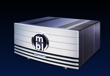 Effektforsterkeren MBL 9007 er oppgitt til 2 x 130W og 1 x 440W i 8Ω.