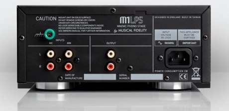 I motsetning til storebror M1ViNL har denne bare ubalansert utgang. Men den støtter både MM- og MC-pickuper.