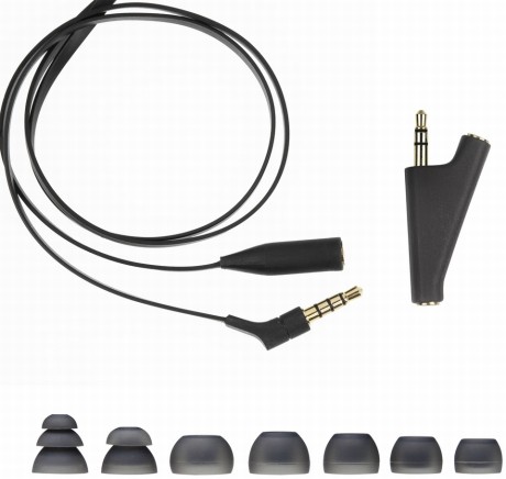 Avtakbar kabel, mange ulike propper og en adapter for to.