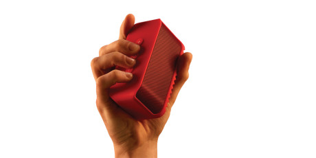 Jabra_Solemate_Mini_red_HAND_for_red_background