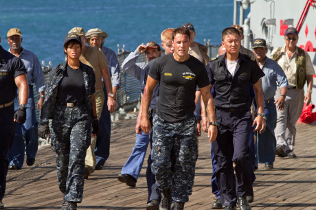 I filmen ”Battleship” ser hele mannskapet ut til å fått i seg et overdrevent inntak av betakaroten.