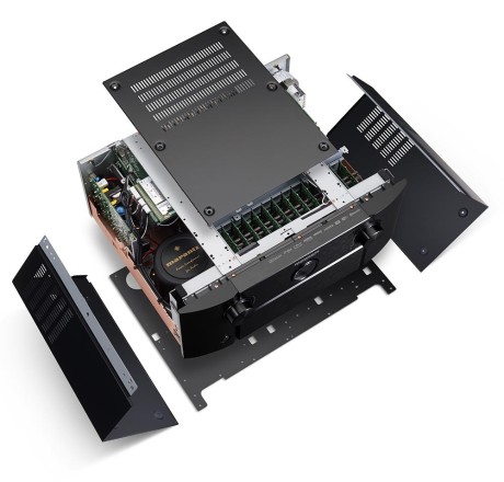 Marantz AV8802 har et heftig chassis.