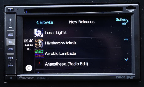 Spotify er integrert i CarPlay. Her oversikt over nye utgivelser, sortert etter sang- og albumtitler.