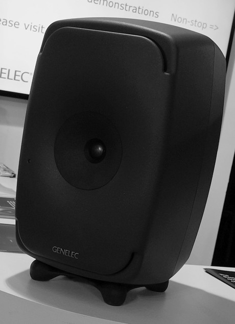 Genelec 8351 er en koaksialhøyttaler med fullstendig skjult basselement.