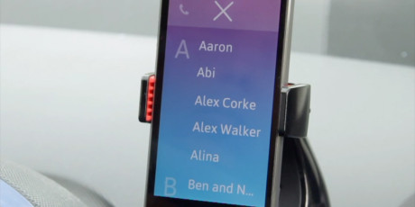 Du kan foreta telefonoppringninger direkte fra appen.