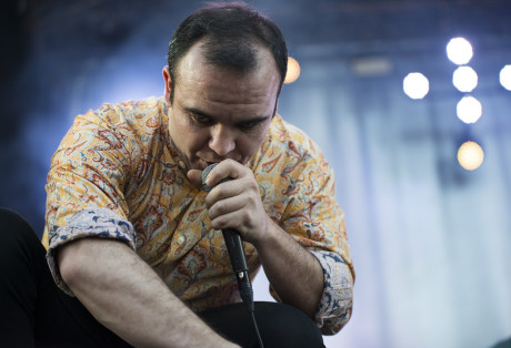 Future Islands er snodige greier. Alt er så malplassert, at det blir litt humoristisk men mest bare rart. Foto: Anna Lerheim Ask, Øyafestivalen.