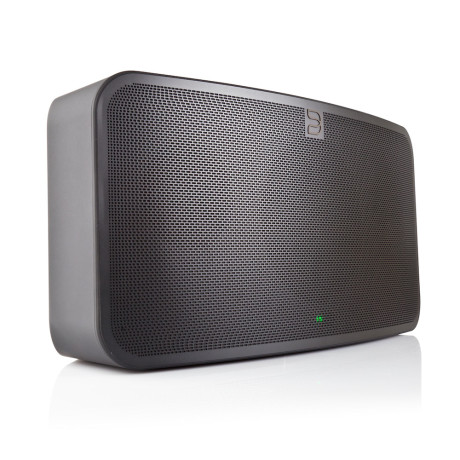Ønsker du en mer kompakt høyttaler? Prøv PULSE Mini. Foto: Bluesound