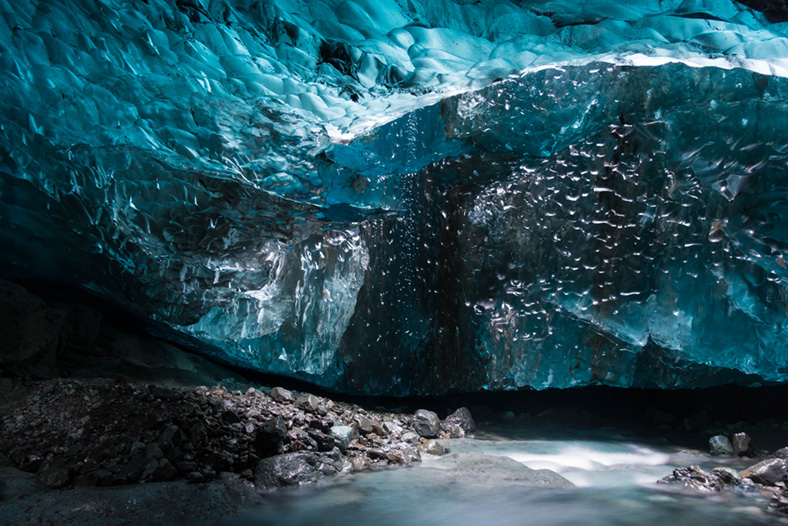 Sony_Guides_Ice_Caves-3