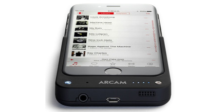 Arcam MusicBOOST er et deksel til iPhone 6 og 6s som har innebygd DAC og hodetelefonforsterker. Foto: Arcam