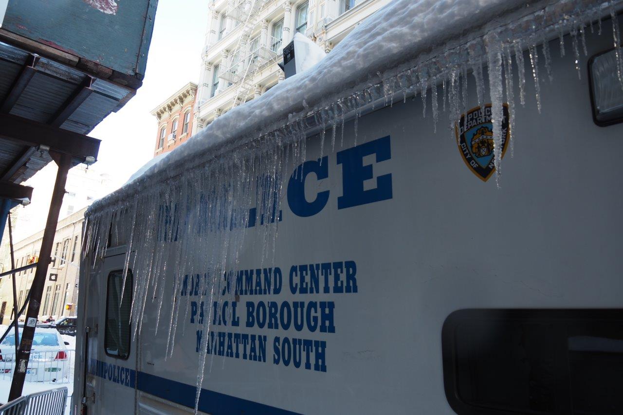 Selv NYPD sliter med kuldeproblemer! (Foto: Tor Aavatsmark)