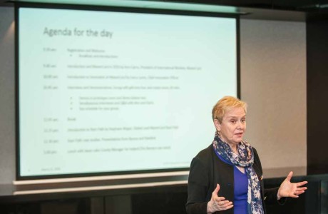 Hvis vi ikke sikrer at Internet of Things blir for alle, blir kløften mellom rike og fattige større, sier Ann Cairns, som er MasterCards toppsjef for internasjonale markeder. Foto: MasterCard.