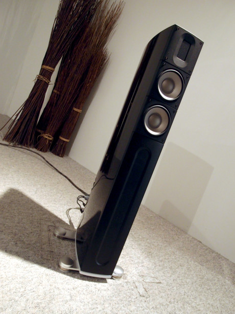 XT-2 er kanskje undertegnedes favoritt blant alle høyttalerne. Makan til gedigen lyd fra kompakte gulvhøyttalere! Foto: Geir Gråbein Nordby