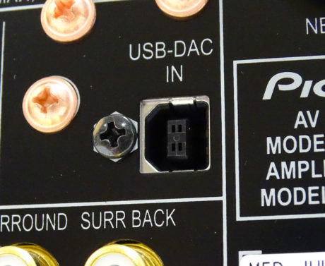 En asynkron USB-inngang på baksiden tar over som lydkort for din PC eller Mac. Den støtter oppløsninger helt opp til 24-bit / 192 kHz, og dessuten DSD. Foto: Geir Gråbein Nordby