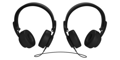 To par hodetelefoner kan kobles sammen for å dele musikken. Foto: Urbanista