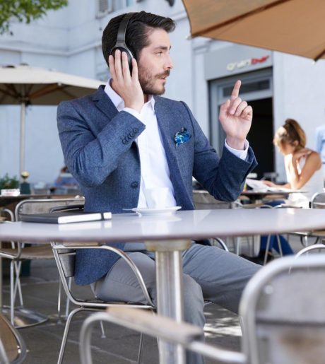 En viktig telefon mens du bestiller regningen? Tja, hvorfor ikke? Foto: Sony