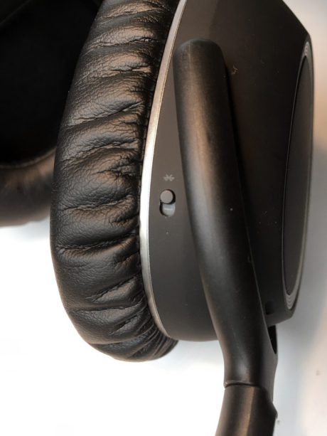 Plasseringen av Bluetooth-knappen er knotete og irriterende. Foto: Geir Gråbein Nordby