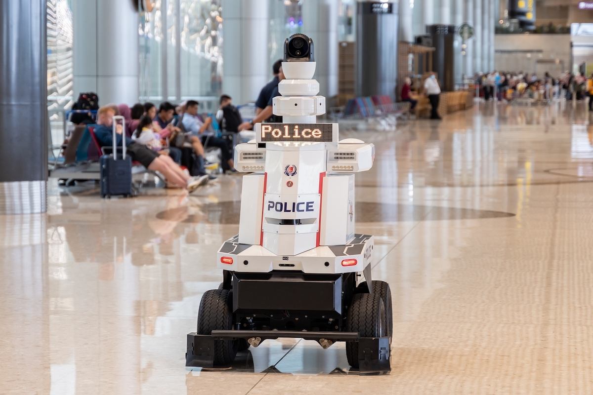 Politiroboter patruljerer Singapores flyplass 1