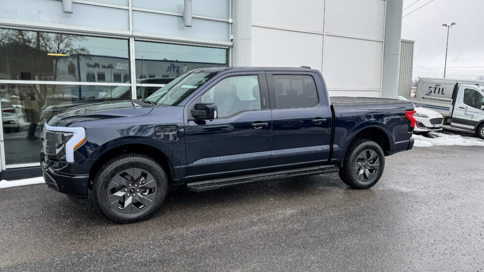 Ford F-150 Lightning side