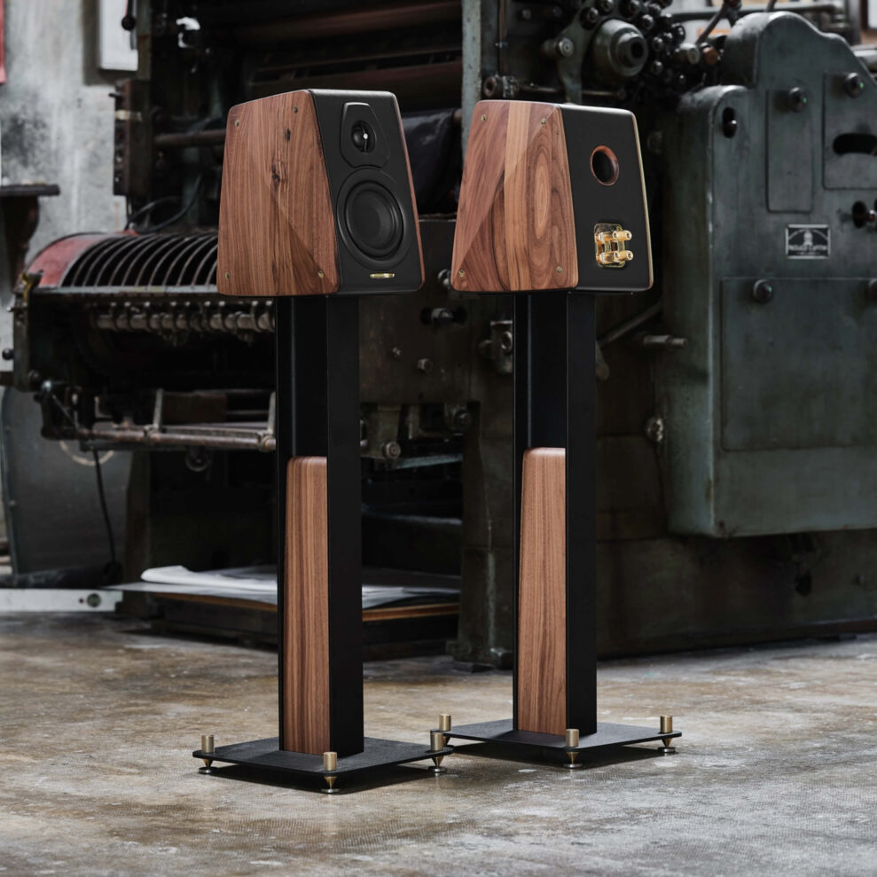 sonus faber concertino on stand