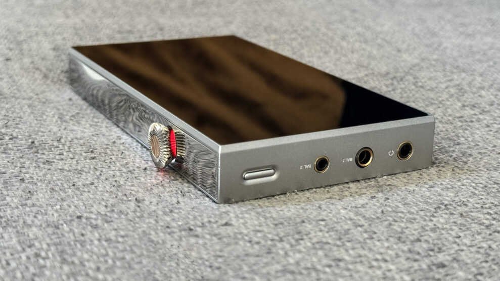 Astell & Kern SE300 angle 2 GeirNordby