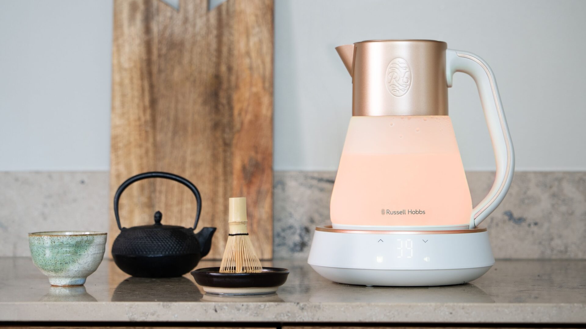 Russell Hobbs Calm Kettle lyser opp kjøkkenet