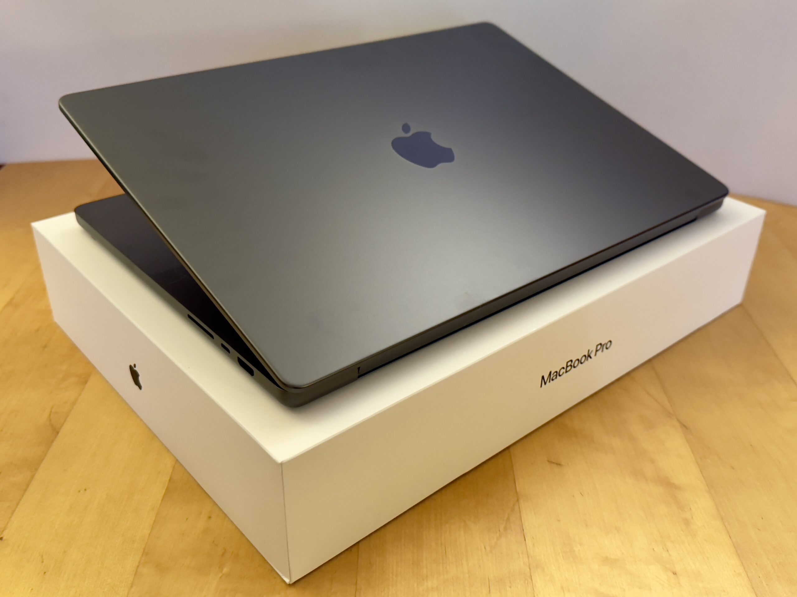 Apple 16” MacBook Pro (M4 Pro) 1