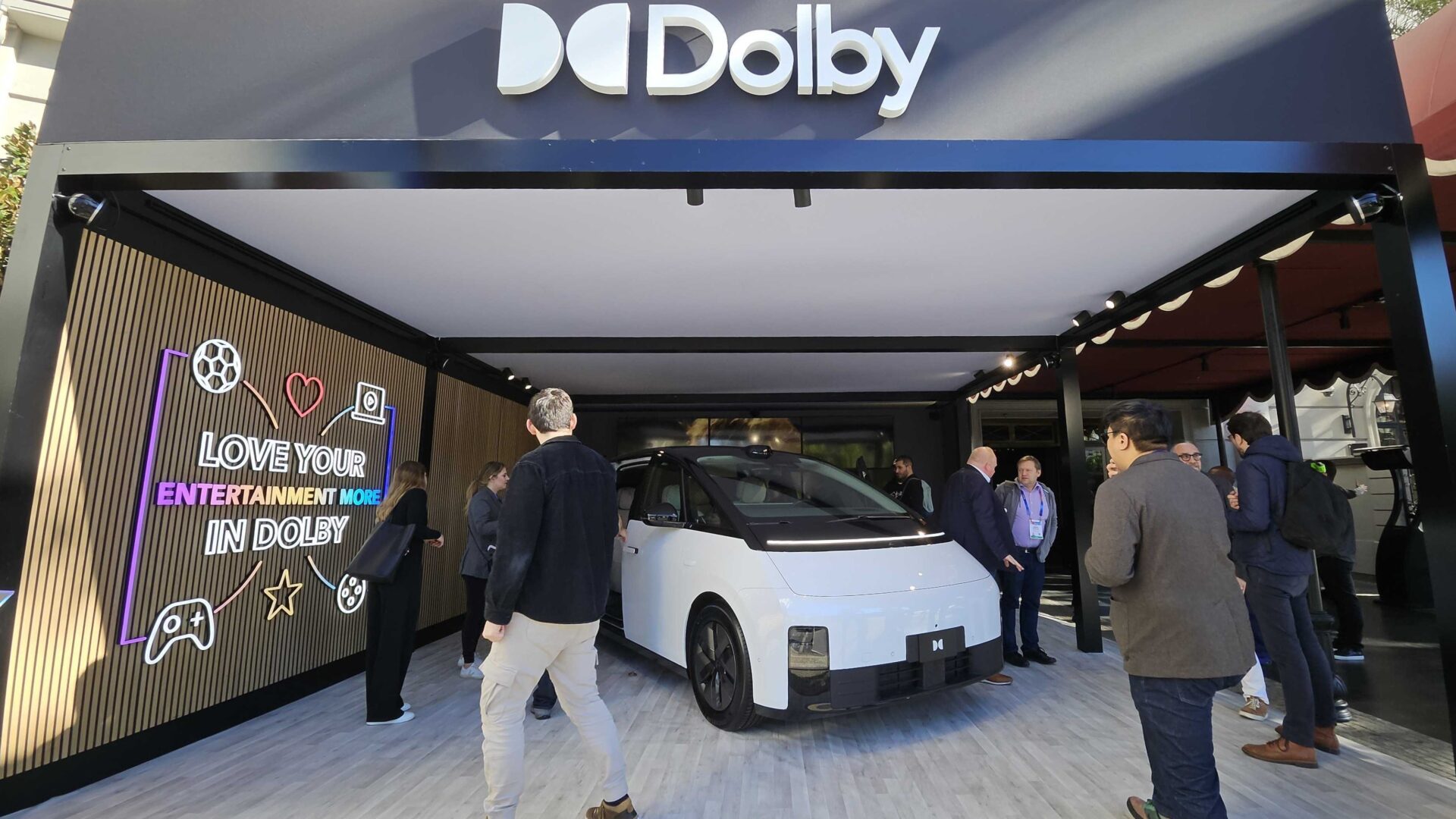 CES 2025: Verdens første bil med Dolby Atmos og Dolby Vision 1