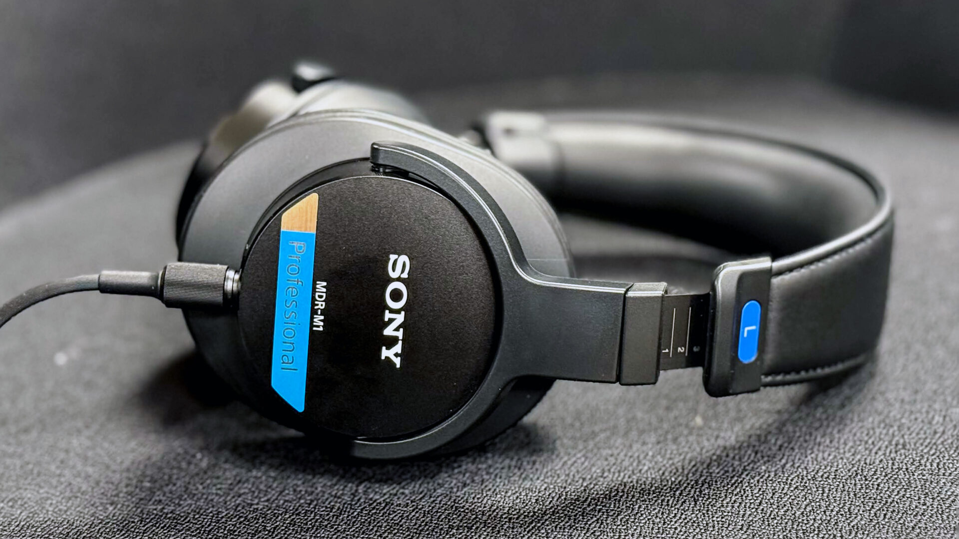 Sony MDR-M1