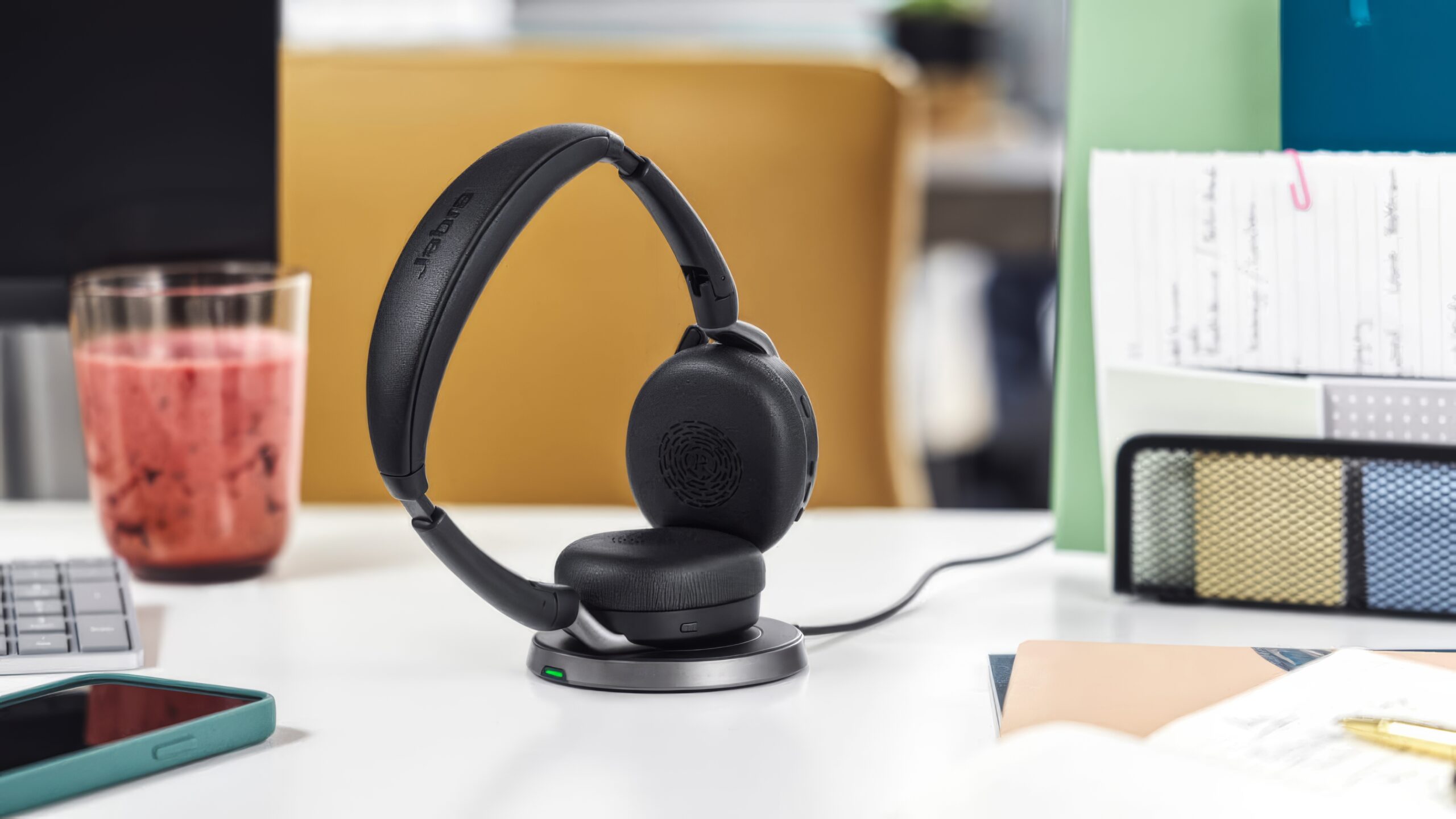 Jabra Evolve2 65 Flex lifestyle-topaz