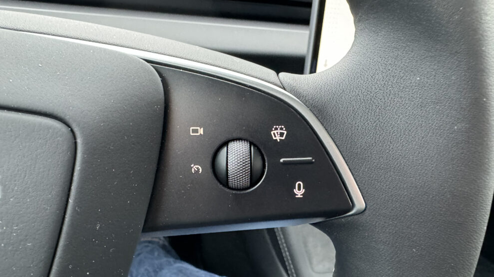 Tesla Model 3 RWD windsheeld wipers button